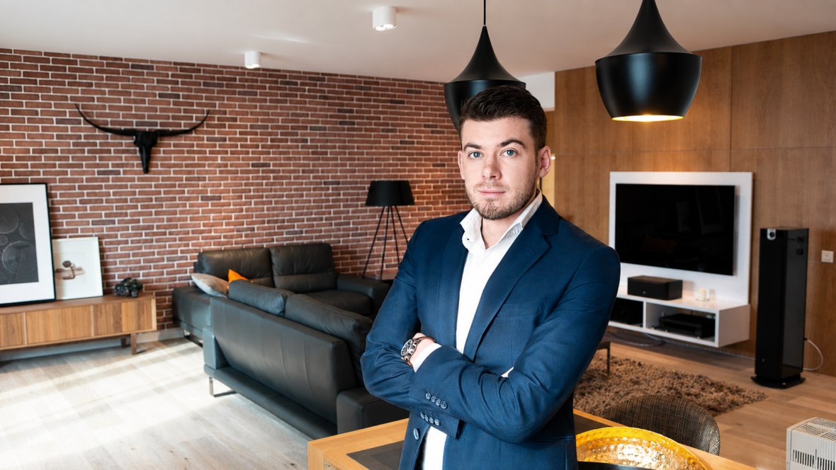 Астон Плаза в Екатеринбурге от студии Hot Walls - Контемпорари